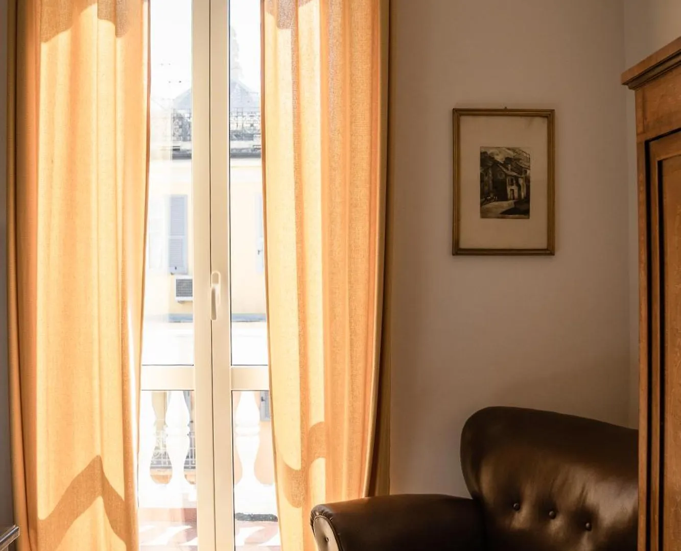 The Chandelier Genoa Apartment
