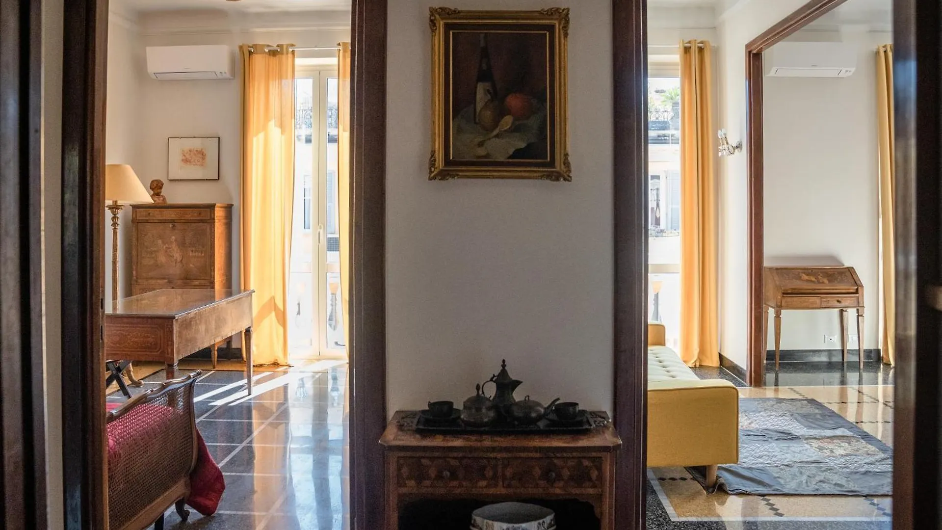Apartment The Chandelier Genoa